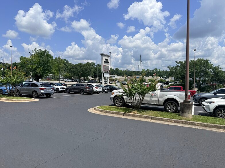 More Photos Of 4019-4023 Airport Blvd, Mobile Storefront For Lease
