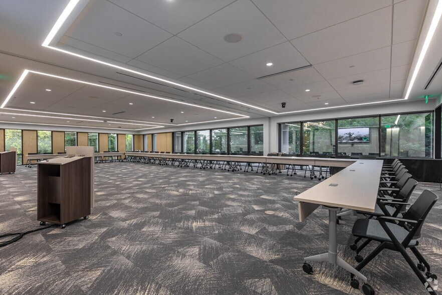 More Photos Of 801 Cherry St, Fort Worth Office For Lease