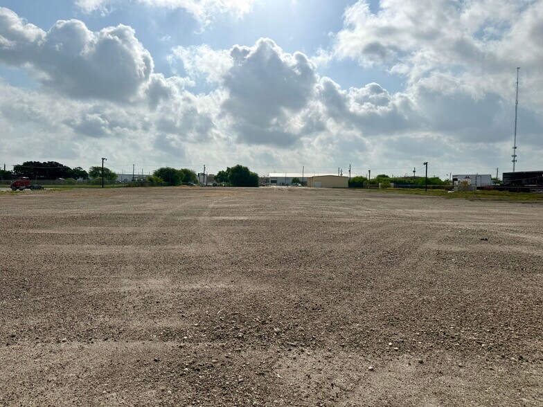 More Photos Of 433 N Navigation Blvd, Corpus Christi Manufacturing For Lease