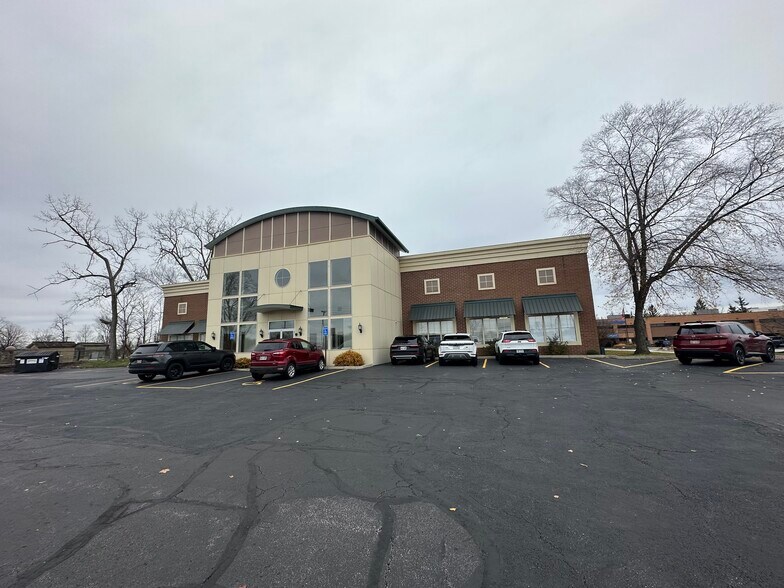 More Photos Of 32875 Solon Rd, Solon Medical For Lease