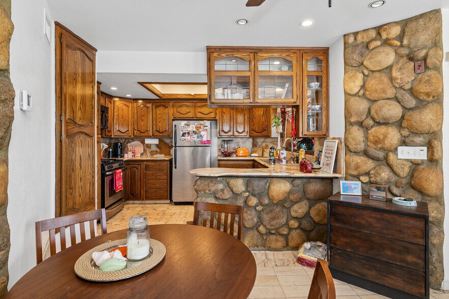 More Photos Of 3702-3710 Crown Point Dr, San Diego Apartments For Sale