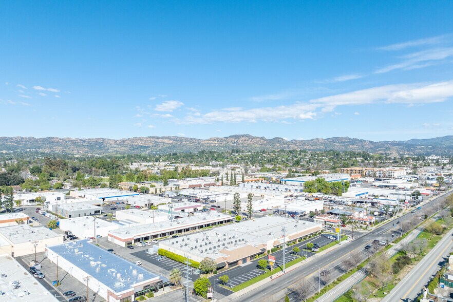 More Photos Of 7939-7947 Canoga Ave, Canoga Park Showroom For Lease