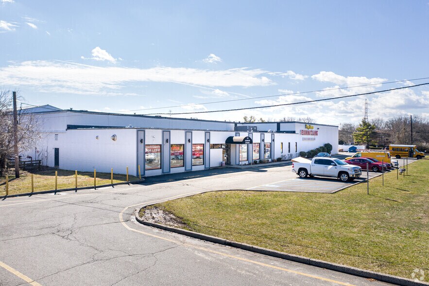 More Photos Of 1330 Livingston Ave, North Brunswick Warehouse For Lease