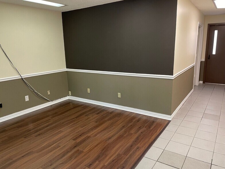 More Photos Of 511 S 5th Ave, Mansfield Distribution For Sale