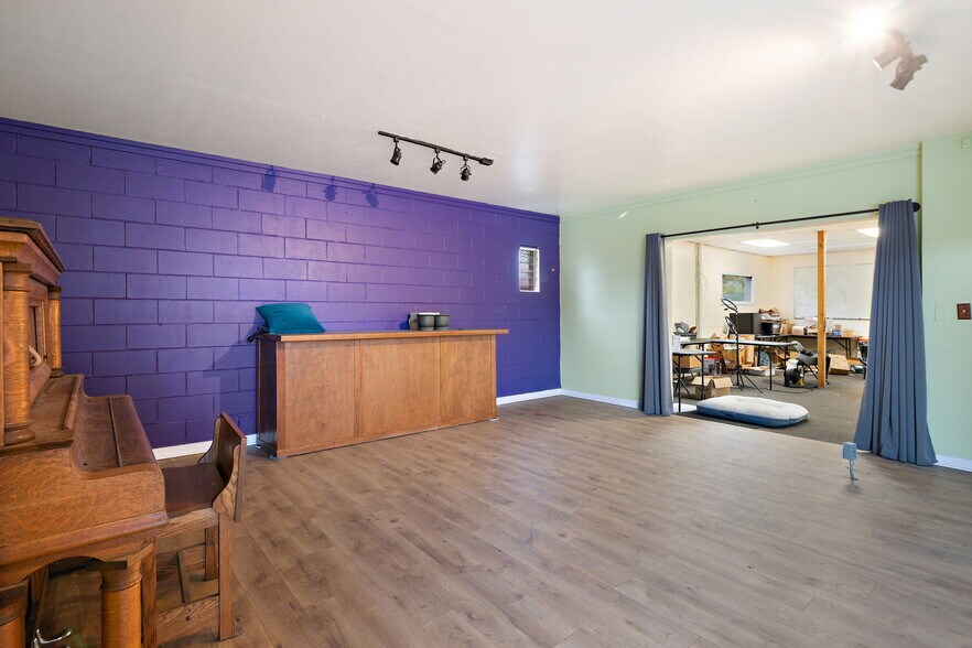 More Photos Of 209 S Sequim Ave, Sequim General Retail For Lease