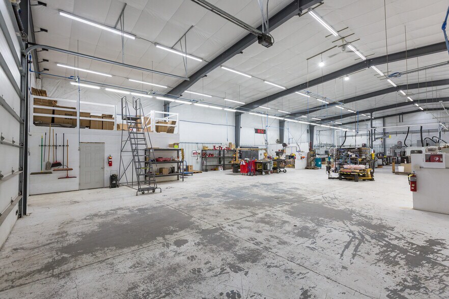 More Photos Of 497 Stevensville Airport Rd, Stevensville Warehouse For Sale