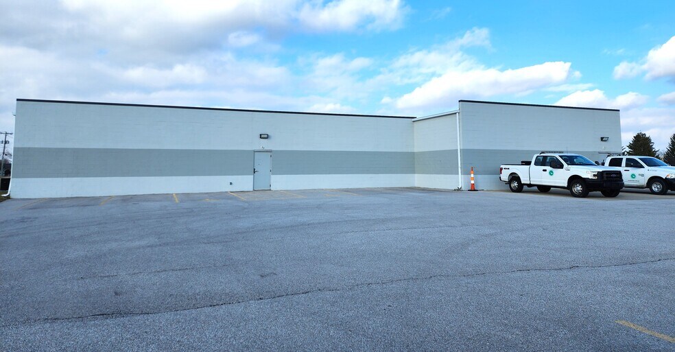 More Photos Of 2725 Tracy Rd, Northwood Light Manufacturing For Lease