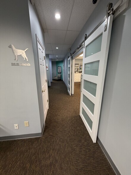 More Photos Of 9810 Westpoint Dr, Indianapolis Office For Lease