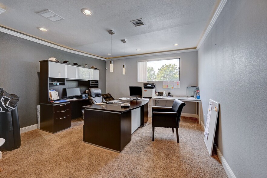 More Photos Of 7030 E 46th Avenue Dr, Denver Warehouse For Sale