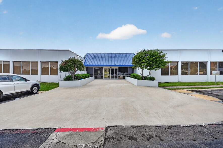 Primary Photo Of 1404 W Walnut Hill Ln, Irving Office For Lease