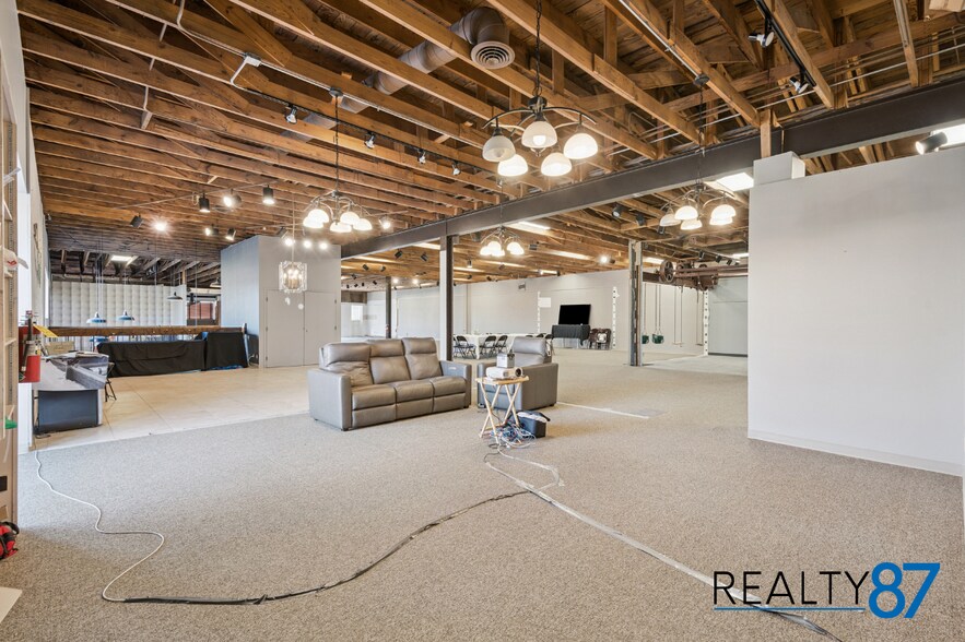 More Photos Of 724 3rd Ave SE, Cedar Rapids Freestanding For Lease