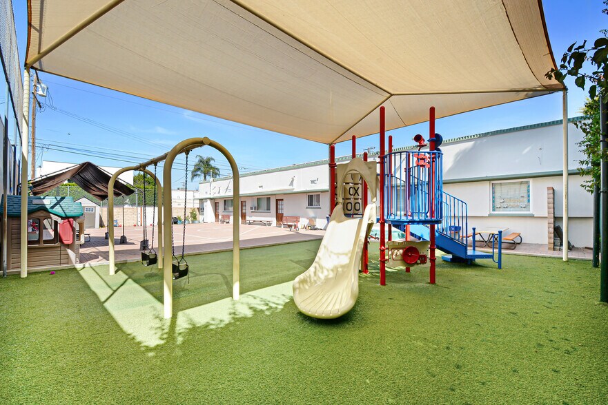 More Photos Of 419 S Robertson Blvd, Beverly Hills Schools For Sale