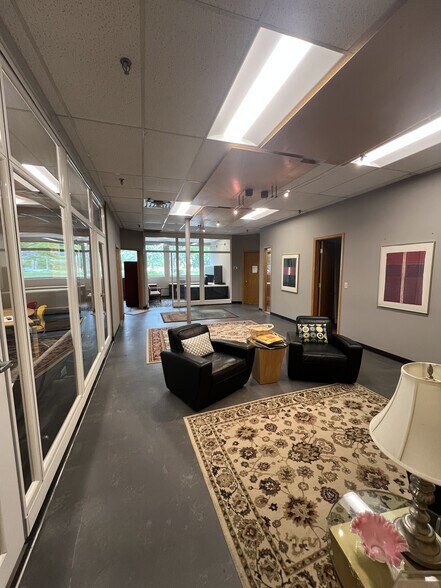 More Photos Of 4301 Hwy 7 W, Saint Louis Park Distribution For Lease