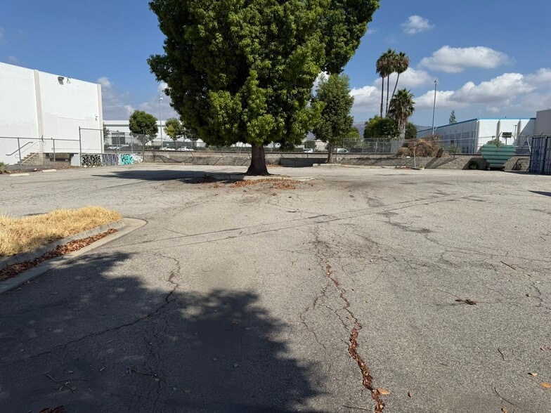 More Photos Of 9200 Gazette Ave, Chatsworth Warehouse For Lease