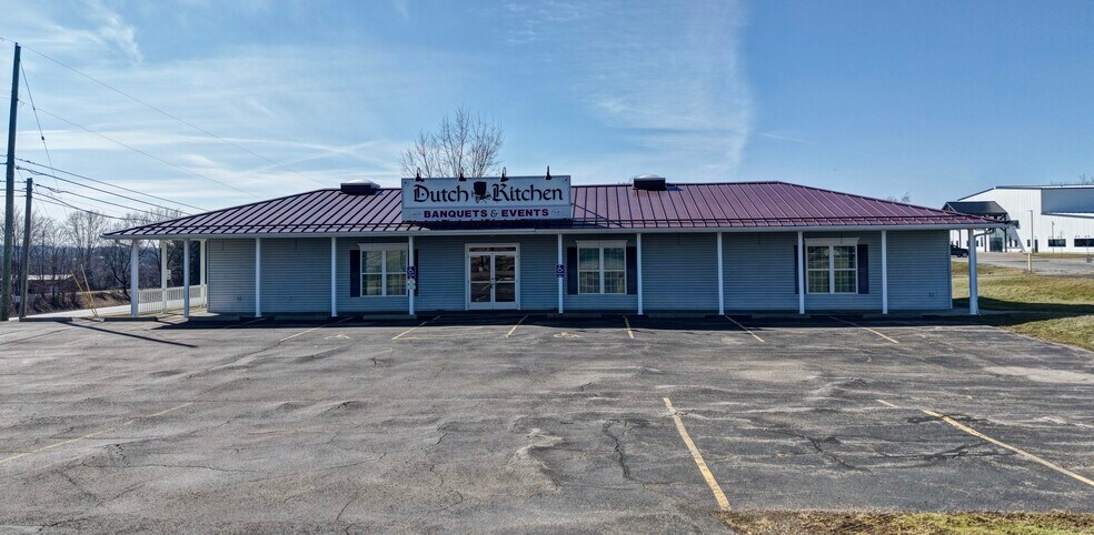 More Photos Of 14278 Lincoln Way E, Dalton Freestanding For Lease