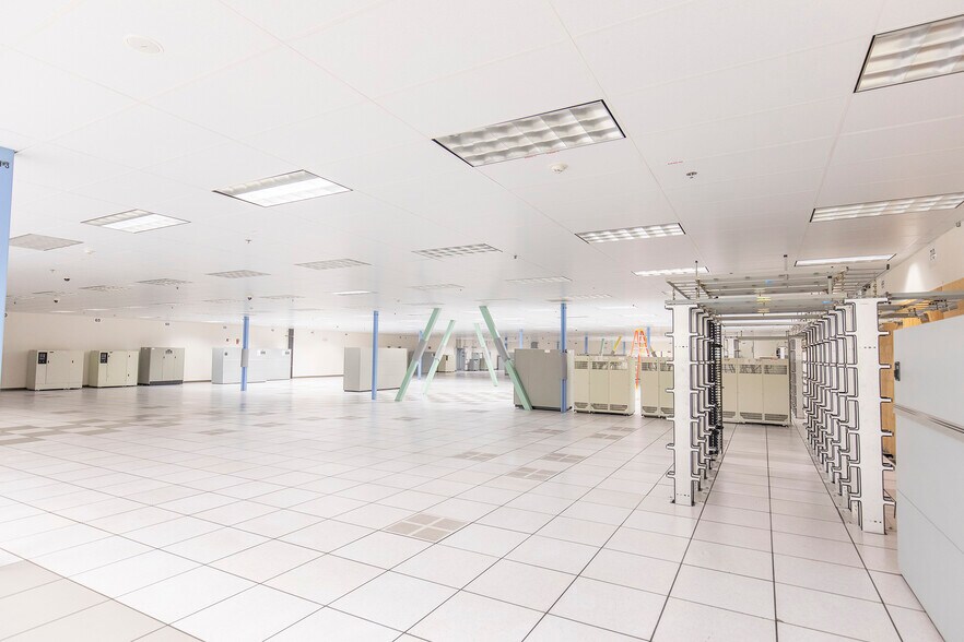 More Photos Of 201 N Sunrise Ave, Roseville Research And Development For Sale