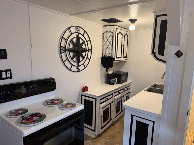 More Photos Of 620 West Blvd, Rapid City Storefront Retail Office For Sale