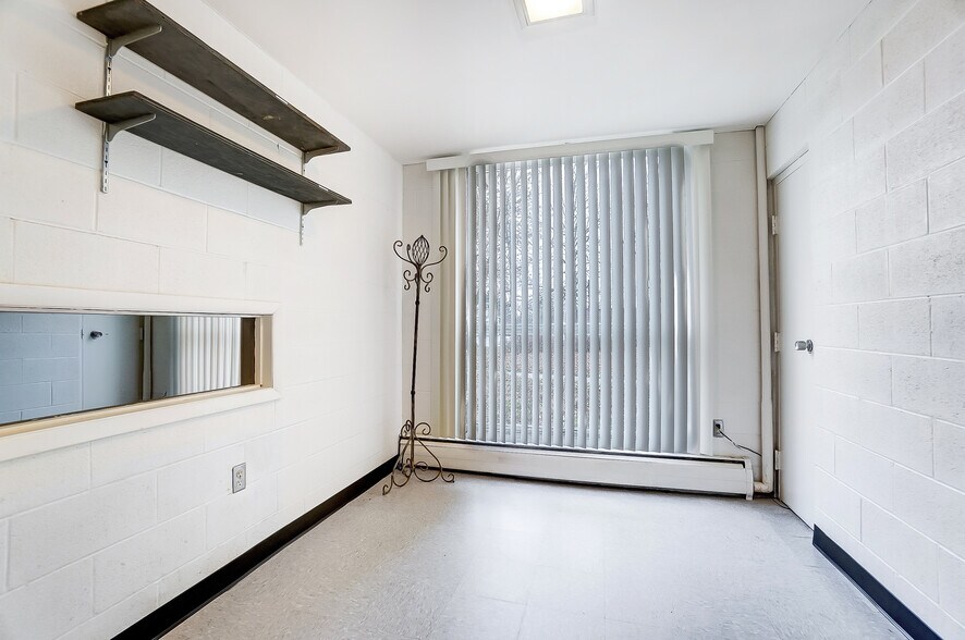 More Photos Of 1106 E High St, Springfield Schools For Sale