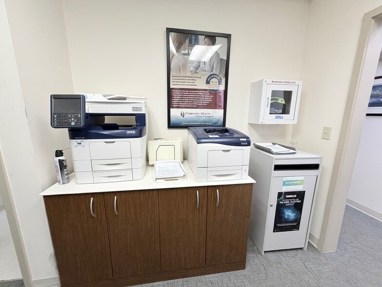 More Photos Of 1200 E Putnam Ave, Riverside Office For Lease
