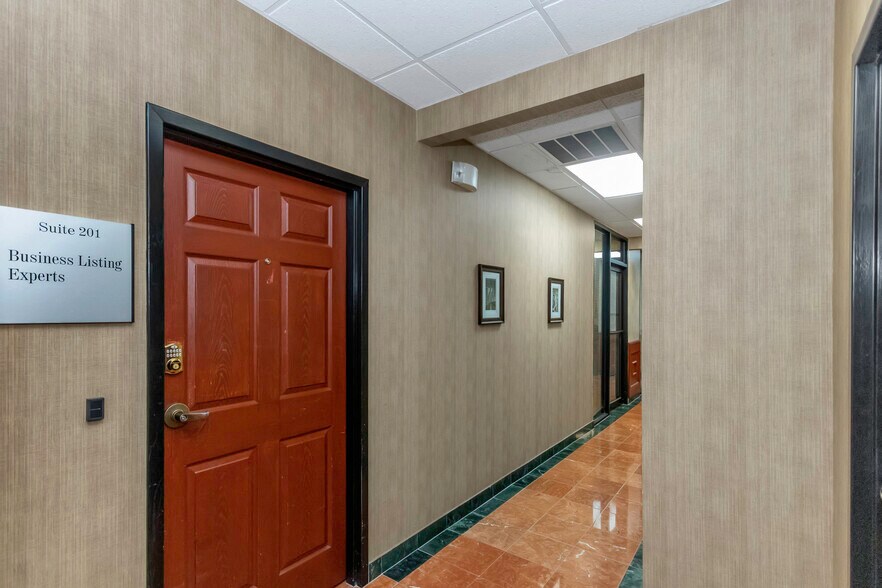 More Photos Of 5801 Ulmerton Rd, Clearwater Loft Creative Space For Lease