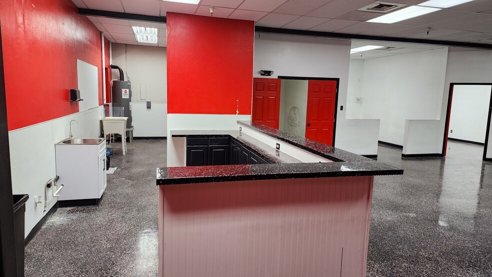 More Photos Of 2111 S Alma School Rd, Mesa General Retail For Lease