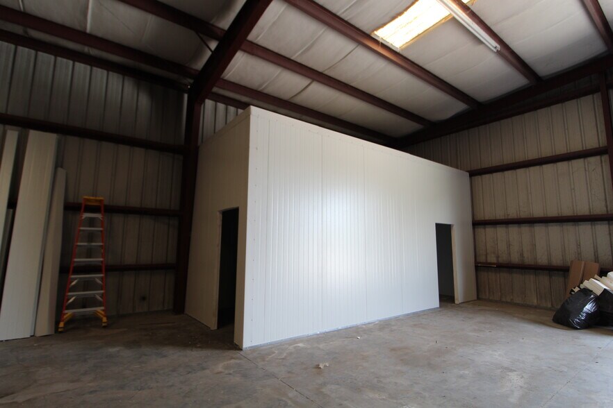 More Photos Of 6441 19th St E, Sarasota Warehouse For Lease