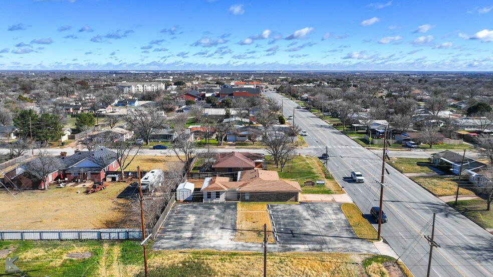 More Photos Of 2810 S 27th St, Abilene Office For Sale