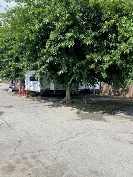 Primary Photo Of 123 W McCord Ave, Bakersfield Manufactured Housing Mobile Home Park For Sale