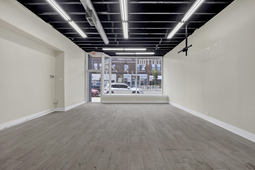 More Photos Of 7055 N Clark St, Chicago Storefront Retail Residential For Lease