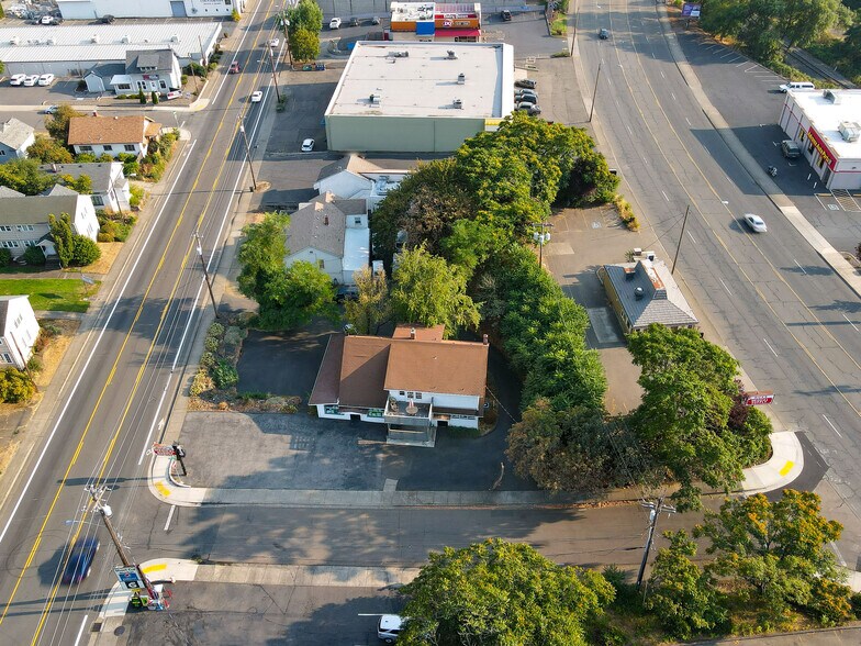 More Photos Of 482 NE Winchester St, Roseburg Freestanding For Sale