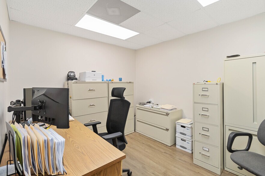 More Photos Of 1076 Florida Central Pky, Longwood Warehouse For Lease