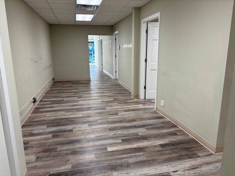 More Photos Of 4212 W Irving Park Rd, Chicago Office For Sale