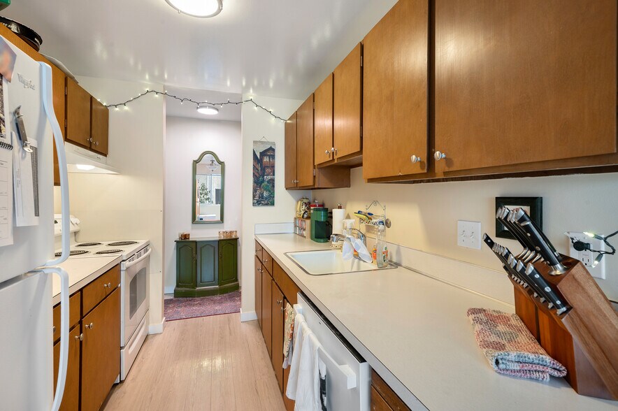 More Photos Of 11521 Greenwood Ave N, Seattle Apartments For Sale