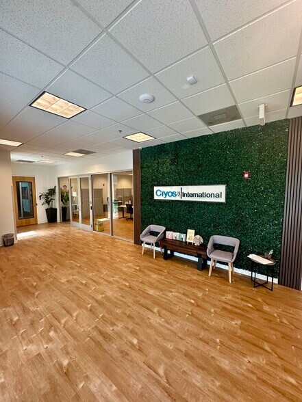More Photos Of 2200 N Alafaya Trl, Orlando Office For Lease