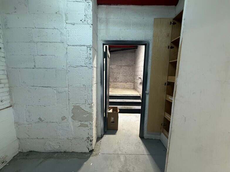 More Photos Of 178 Walworth St, Brooklyn Flex For Sale