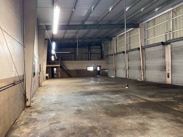 More Photos Of 12477 66th Street North, Largo Auto Repair For Lease