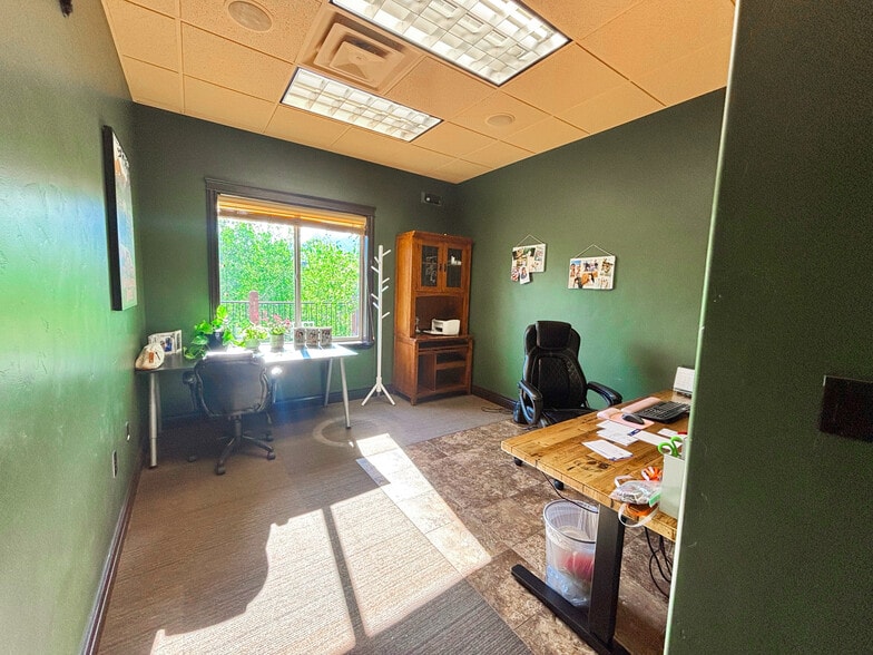 More Photos Of 11142 Highland Blvd, Highland Medical For Lease