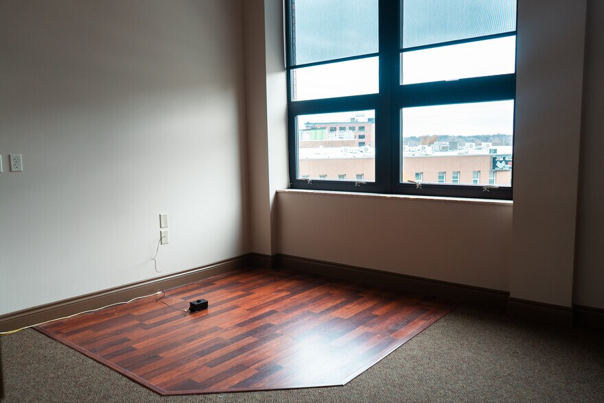 More Photos Of 125 S Kalamazoo Mall, Kalamazoo Office For Lease