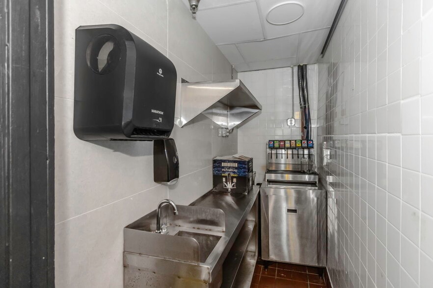 More Photos Of 2901 Tyrone Blvd, Saint Petersburg Restaurant For Sale