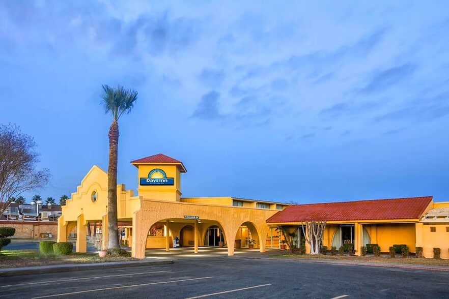Primary Photo Of 2005 Veterans Blvd, Del Rio Hotel For Sale