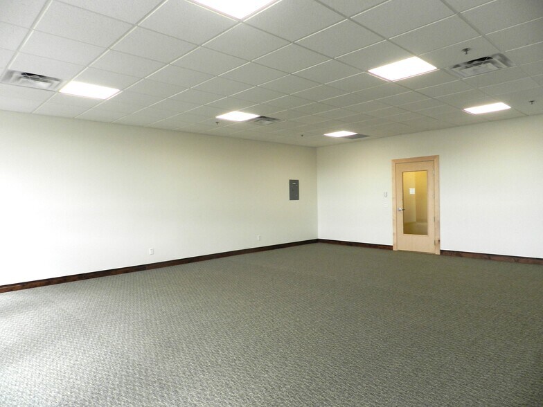 More Photos Of 1404 Hawk Pky, Montrose Medical For Lease