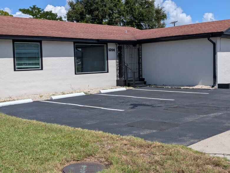 More Photos Of 5206 Manatee Ave, Bradenton Freestanding For Lease