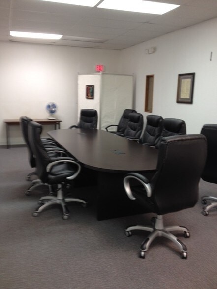 More Photos Of 431-433 W Broadway St, Muskogee Office For Lease