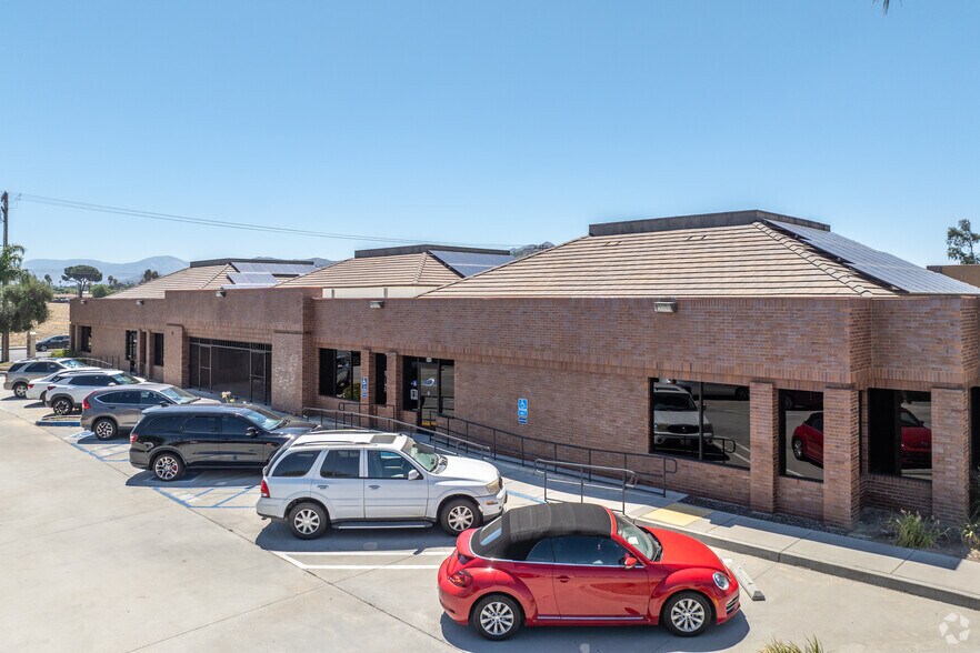 More Photos Of 901 S State St, Hemet Office For Lease