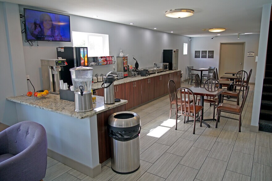 More Photos Of 1519 Grande Ave, Monte Vista Hotel For Sale