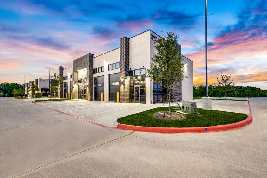 More Photos Of 8400 W University Dr, McKinney Flex For Lease