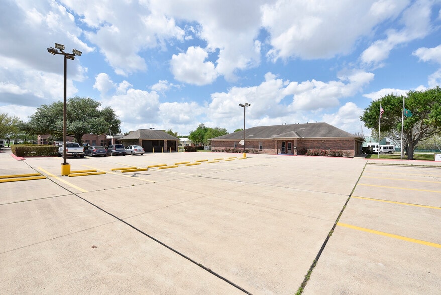 Primary Photo Of 11110 S Highway 6, Sugar Land Freestanding For Sale