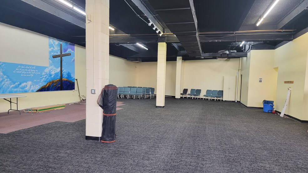 More Photos Of 2585 W 13th St, Brooklyn Showroom For Lease