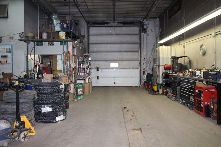More Photos Of 426 10 St N, Lethbridge Warehouse For Sale