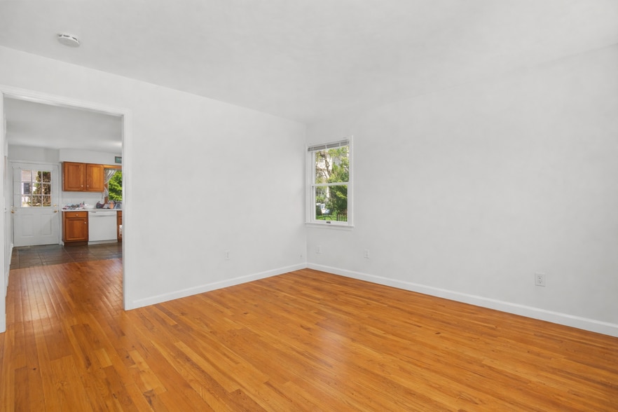 More Photos Of 21 Division St, Greenwich Multifamily For Sale